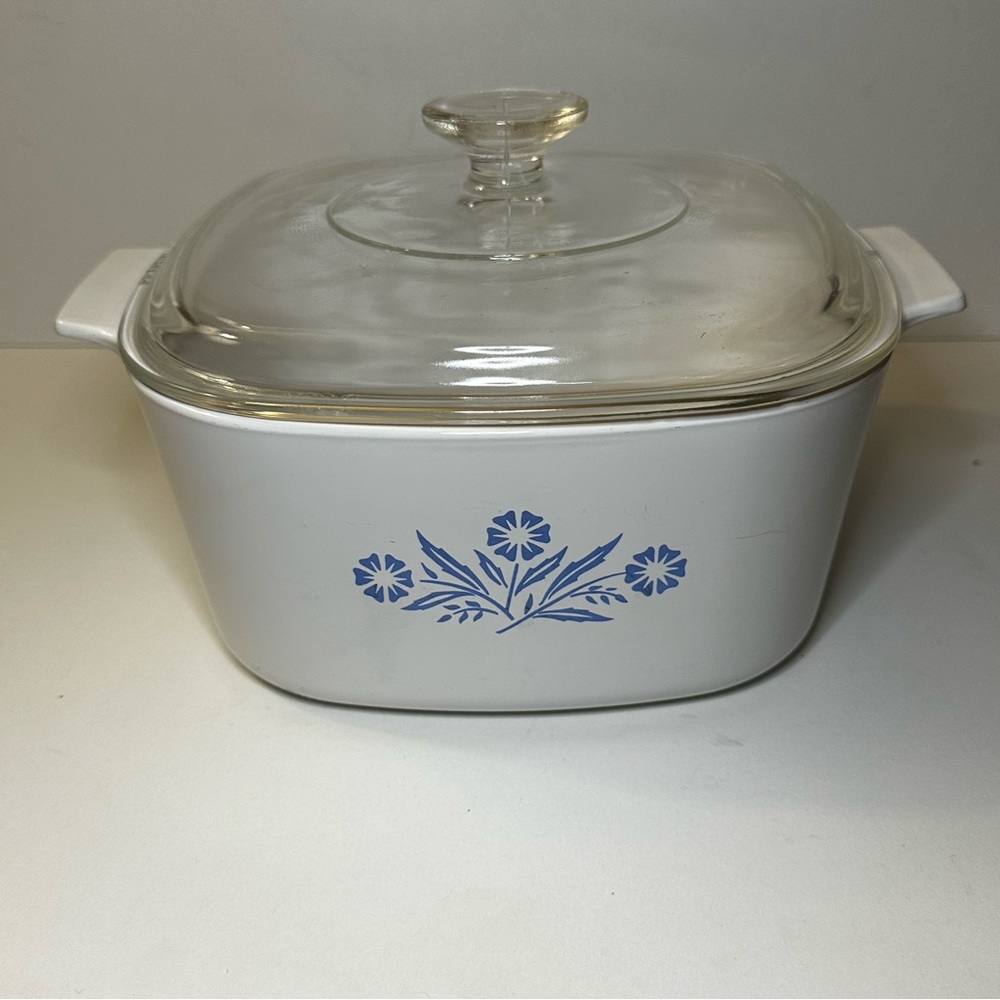 Vintage Corning Ware Blue Cornflower 3 Quart Baking Dish with Pyrex Lid - Picture 5 of 16